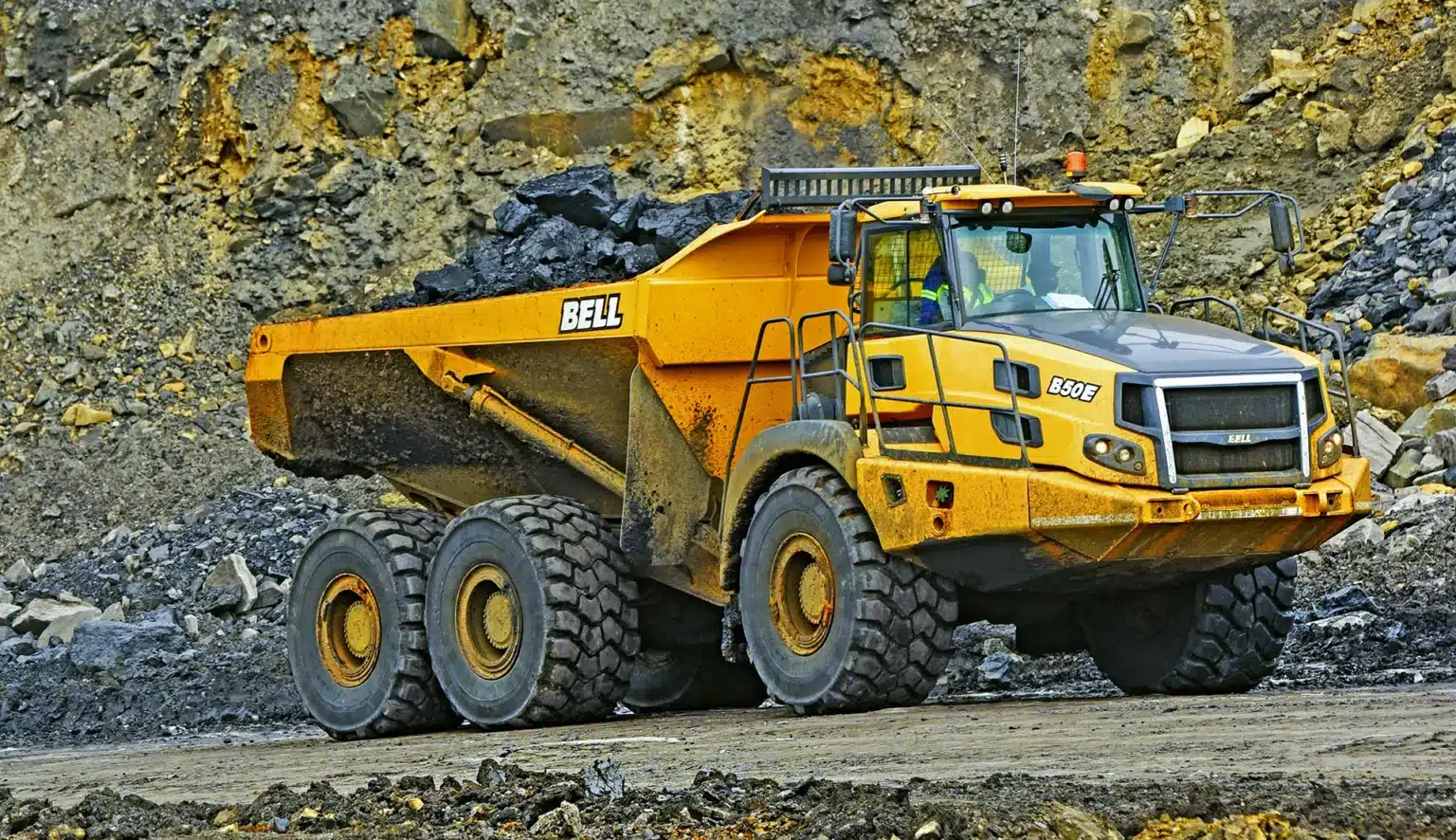 Heavy mining machine
